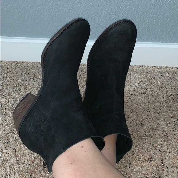 Almost new Lucky Brand ankle boots. Genuine black Suede size US 10M / EU 40 - Picture 1 of 5